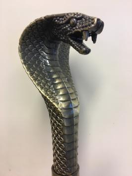 Wandelstok, alu steel met cobrakop, gepatineerd messing